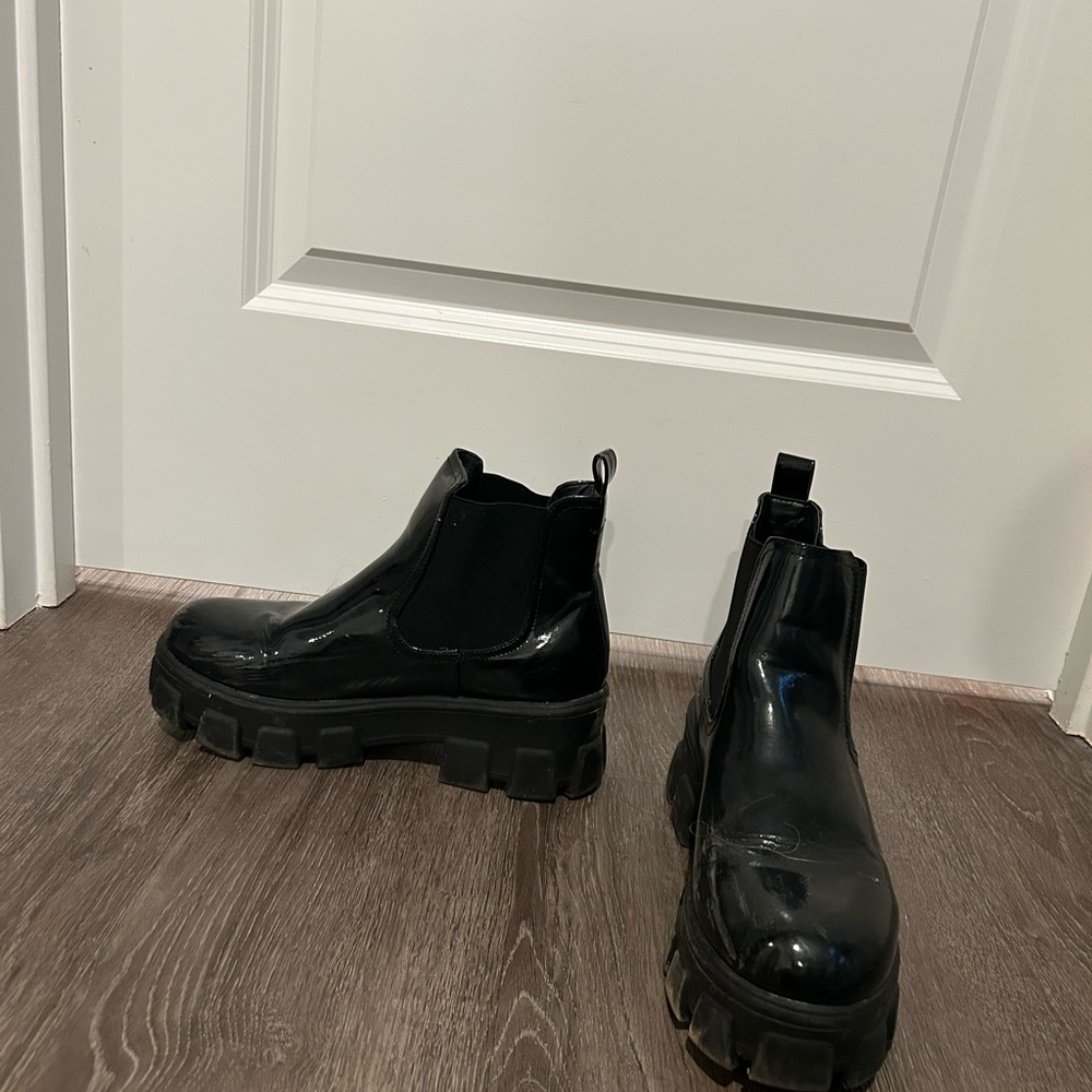 Black Chunky Chelsea Boots